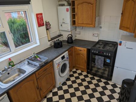 4 bedroom Terraced House to let in Lanarks Walk, Newcastle-Under-Lyme, ST5