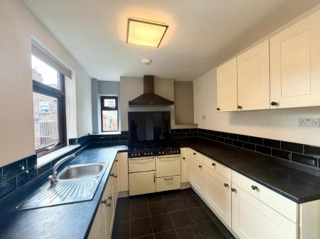 3 bedroom Terraced House to let in Albert Street, Newcastle-Under-Lyme, ST5