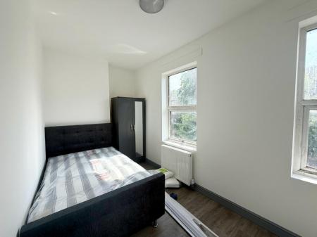 4 bedroom Terraced House to let in Friarswood Road, Newcastle-Under-Lyme, ST5
