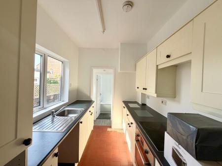 4 bedroom Terraced House to let in High Street, Silverdale, ST5