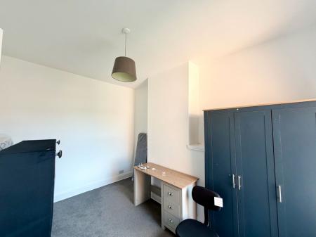4 bedroom Terraced House to let in High Street, Silverdale, ST5