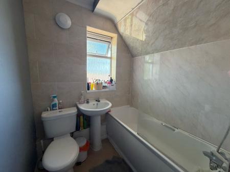 4 bedroom End of terrace house to let in Orme Road, Newcastle-Under-Lyme, ST5