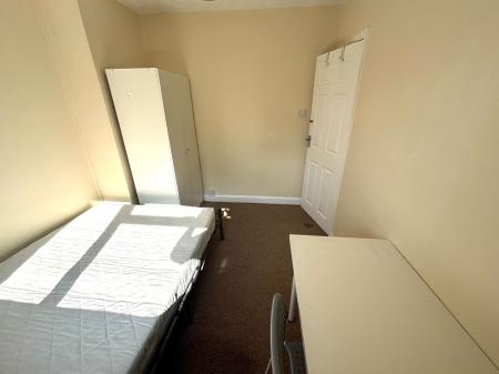 4 bedroom End of terrace house to let in Orme Road, Newcastle-Under-Lyme, ST5