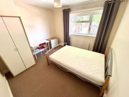 4 bedroom End of terrace house to let in Orme Road, Newcastle-Under-Lyme, ST5