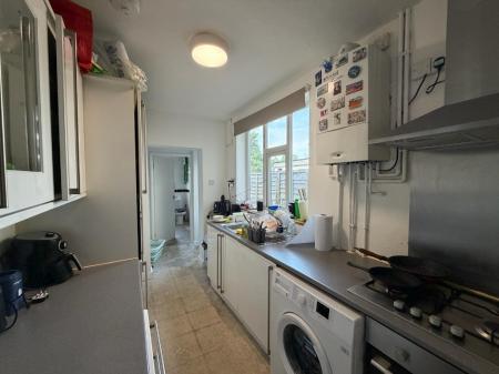 3 bedroom Terraced House to let in Thistleberry Avenue, Newcastle-Under-Lyme, ST5