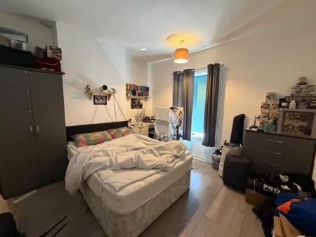 3 bedroom Terraced House to let in Thistleberry Avenue, Newcastle-Under-Lyme, ST5
