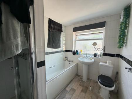 3 bedroom Terraced House to let in Thistleberry Avenue, Newcastle-Under-Lyme, ST5