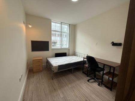 1 bedroom Flat to let in King Street, Newcastle-Under-Lyme, ST5