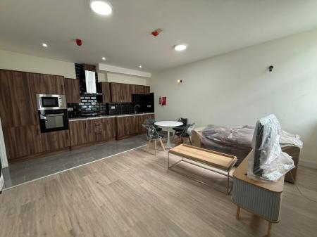 1 bedroom Flat to let in King Street, Newcastle-Under-Lyme, ST5