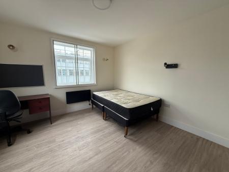 1 bedroom Flat to let in King Street, Newcastle-Under-Lyme, ST5