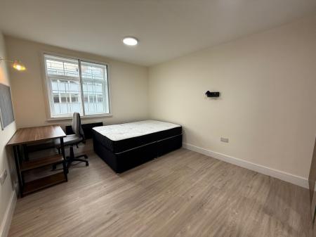 1 bedroom Flat to let in King Street, Newcastle-Under-Lyme, ST5