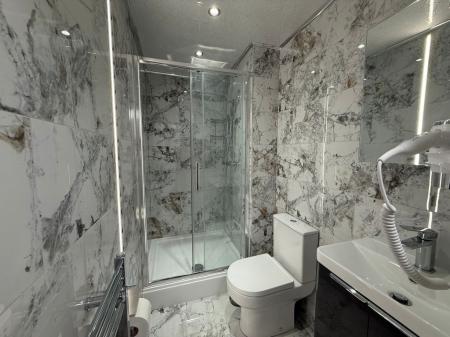 1 bedroom Flat to let in King Street, Newcastle-Under-Lyme, ST5