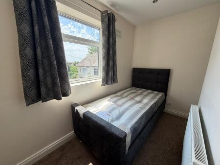 4 bedroom Terraced House to let in Poplar Grove, Newcastle-Under-Lyme, ST5