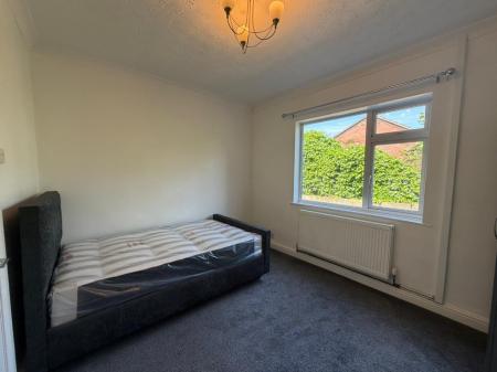 4 bedroom Terraced House to let in Poplar Grove, Newcastle-Under-Lyme, ST5