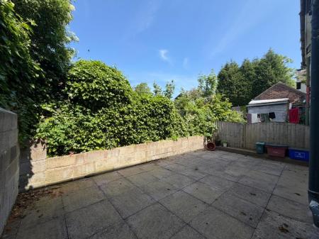 4 bedroom Terraced House to let in Poplar Grove, Newcastle-Under-Lyme, ST5