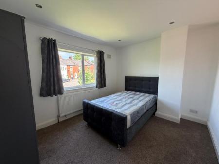 4 bedroom Terraced House to let in Poplar Grove, Newcastle-Under-Lyme, ST5