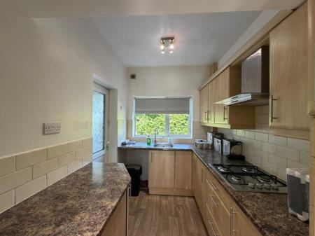 4 bedroom Terraced House to let in Poplar Grove, Newcastle-Under-Lyme, ST5