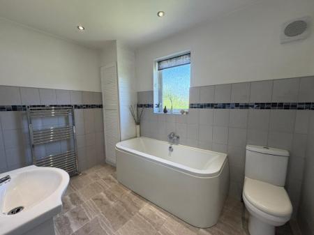 4 bedroom Terraced House to let in Poplar Grove, Newcastle-Under-Lyme, ST5