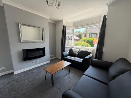 4 bedroom Terraced House to let in Poplar Grove, Newcastle-Under-Lyme, ST5