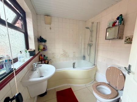 2 bedroom Terraced House for sale in Queen Street, Newcastle-Under-Lyme, ST5