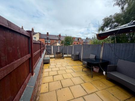 2 bedroom Terraced House for sale in Queen Street, Newcastle-Under-Lyme, ST5