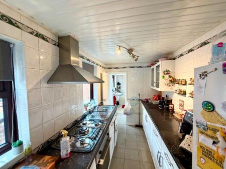 2 bedroom Terraced House for sale in Queen Street, Newcastle-Under-Lyme, ST5
