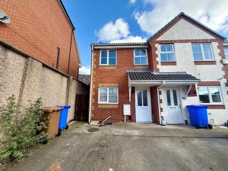 2 bedroom Terraced House to let in Blandford Close, Stoke-On-Trent, ST3