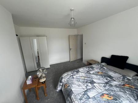 4 bedroom Semi-detached house to let in Parkstone Avenue, Newcastle-Under-Lyme, ST5