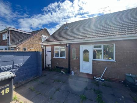 4 bedroom Semi-detached house to let in Parkstone Avenue, Newcastle-Under-Lyme, ST5