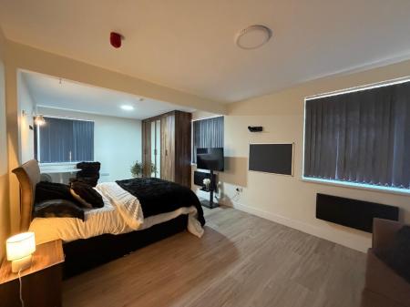 1 bedroom Flat to let in King Street, Newcastle-Under-Lyme, ST5