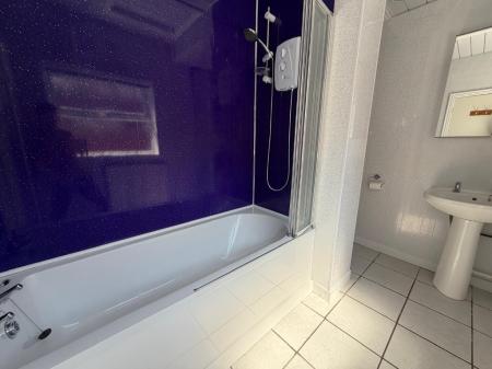 3 bedroom Terraced House to let in Carlton Road, Stoke-On-Trent, ST4