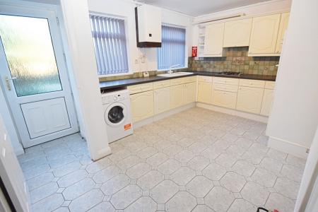 3 bedroom House share to let in St. Georges Road, Newcastle-Under-Lyme, ST5