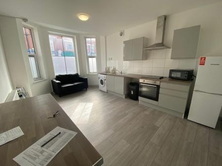 2 bedroom Flat to let in Stoke Road, Shelton, Stoke-On-Trent, ST4