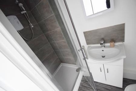2 bedroom Terraced House to let in Chatham Street, Hanley, Stoke-On-Trent, ST1