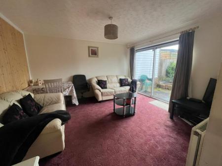 4 bedroom Semi-detached house to let in Beecroft Close, Canterbury, CT2