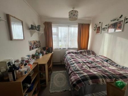 4 bedroom Semi-detached house to let in Beecroft Close, Canterbury, CT2