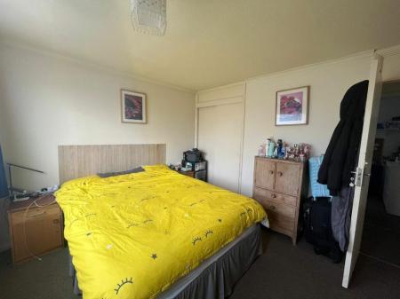 4 bedroom Semi-detached house to let in Beecroft Close, Canterbury, CT2