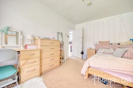 3 bedroom Semi-detached house to let in College Road, Canterbury, CT1