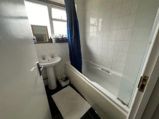 4 bedroom Semi-detached house to let in College Road, Canterbury, CT1