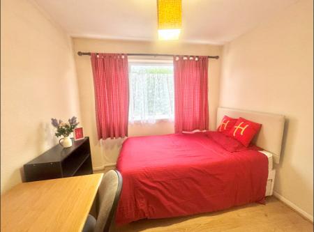 5 bedroom Semi-detached house to let in Downs Road, Canterbury, CT2