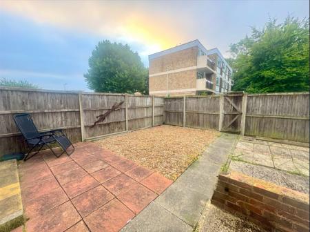 5 bedroom Semi-detached house to let in Downs Road, Canterbury, CT2