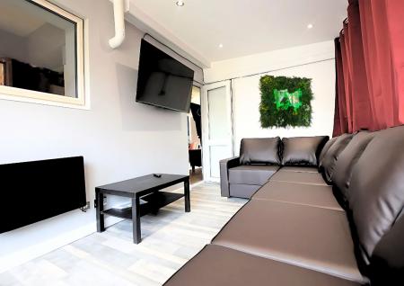 7 bedroom Semi-detached house to let in Downs Road, Canterbury, CT2