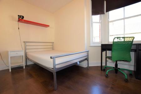 6 bedroom Semi-detached house to let in Guildford Road, Wincheap, CT1