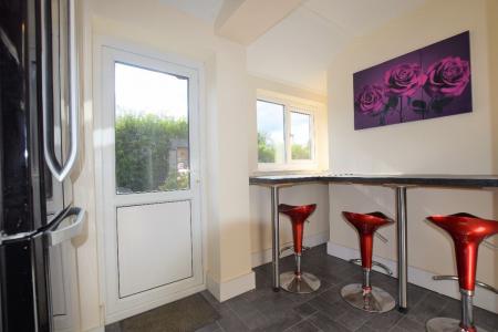 6 bedroom Semi-detached house to let in Guildford Road, Wincheap, CT1