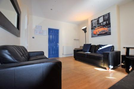 6 bedroom Semi-detached house to let in Guildford Road, Wincheap, CT1