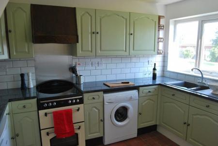 6 bedroom Terraced House to let in Headcorn Drive, Canterbury, CT2