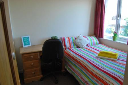 6 bedroom Terraced House to let in Headcorn Drive, Canterbury, CT2