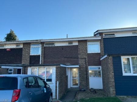 4 bedroom Flat to let in Kemsing Gardens, Canterbury, CT2