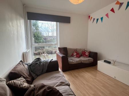 4 bedroom Flat to let in Kemsing Gardens, Canterbury, CT2