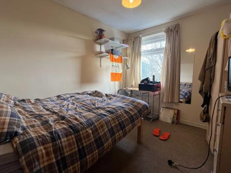 5 bedroom Terraced House to let in Kemsing Gardens, Canterbury, CT2